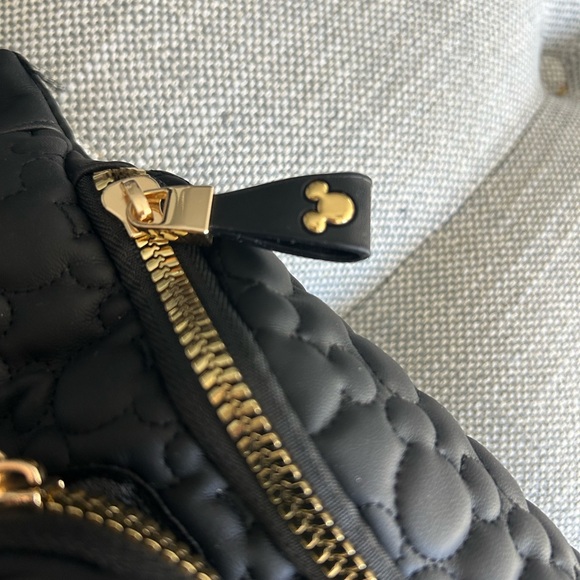 NWT Black and White Mickey Mouse Fanny pack Bag - Picture 4 of 6